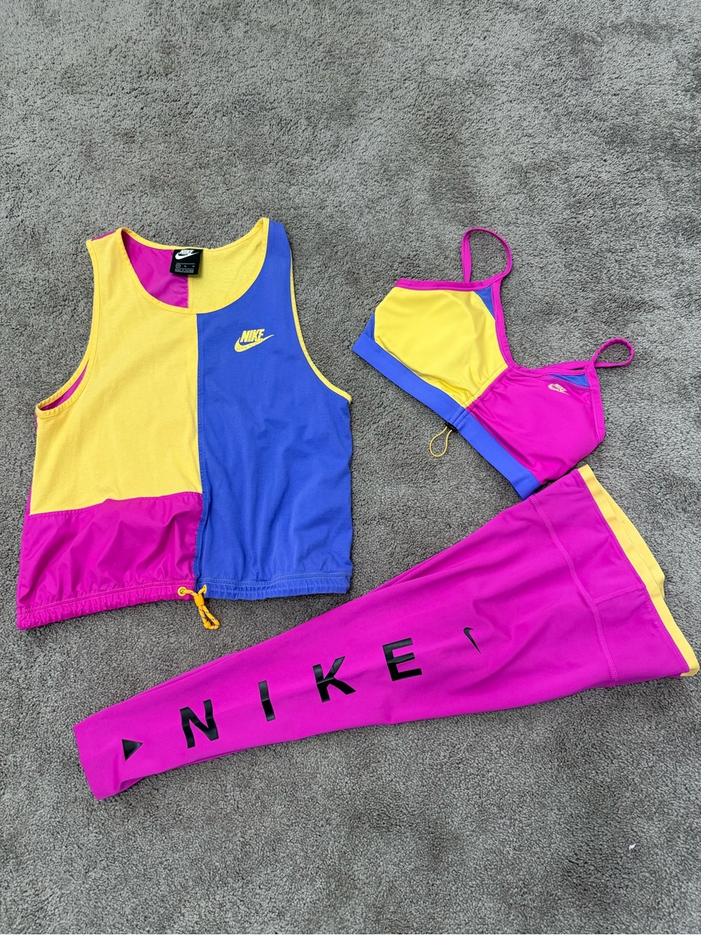Womens sz M Nike Colorblock Active Set shirt, bra, leggings